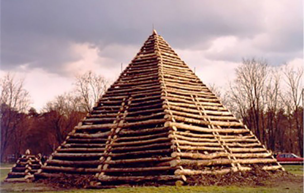 2001 Die Pyramide